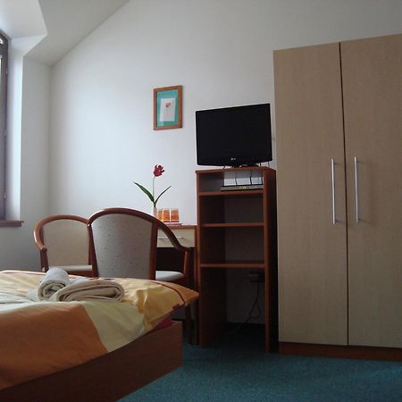 Hotel U Kapra Łaźnie Bělohrad Zewnętrze zdjęcie