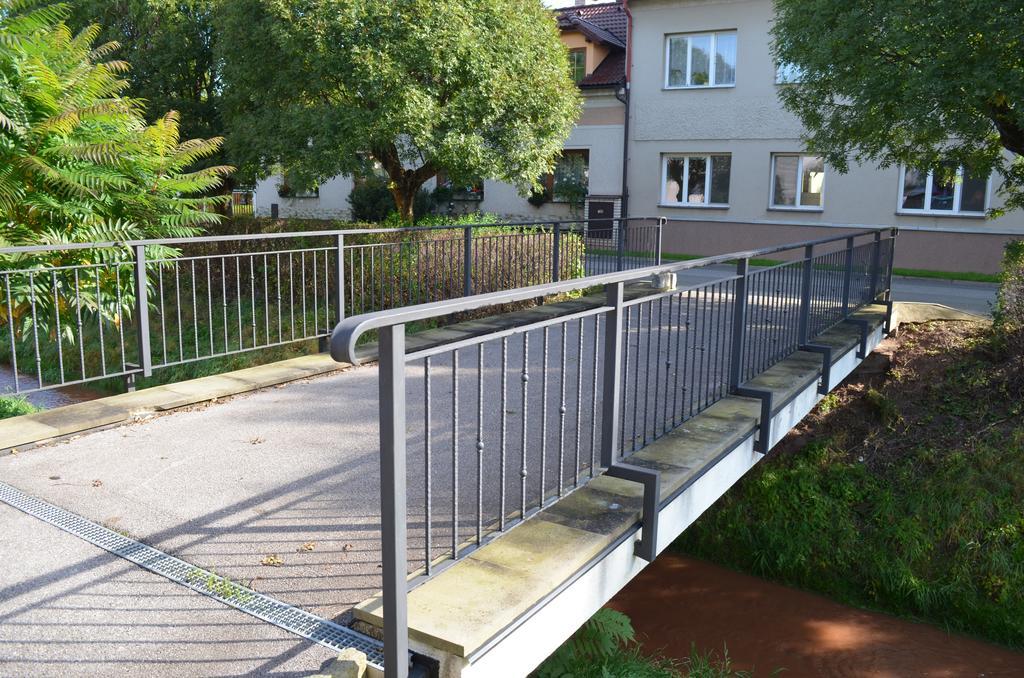 Hotel U Kapra Łaźnie Bělohrad Zewnętrze zdjęcie