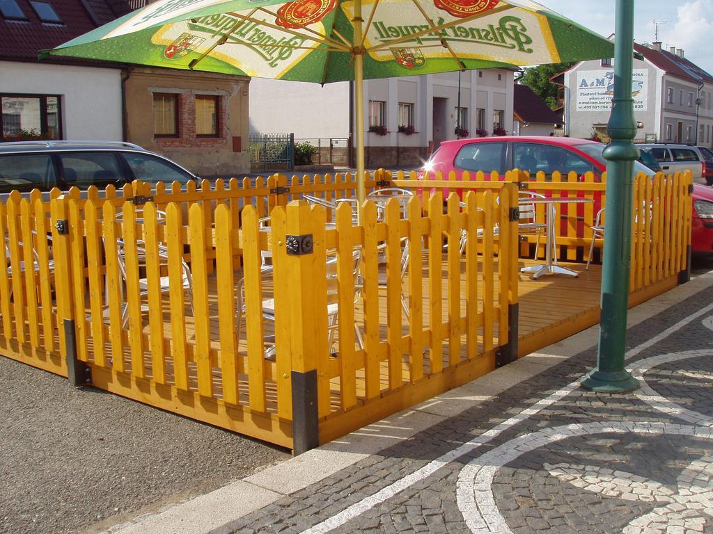 Hotel U Kapra Łaźnie Bělohrad Zewnętrze zdjęcie