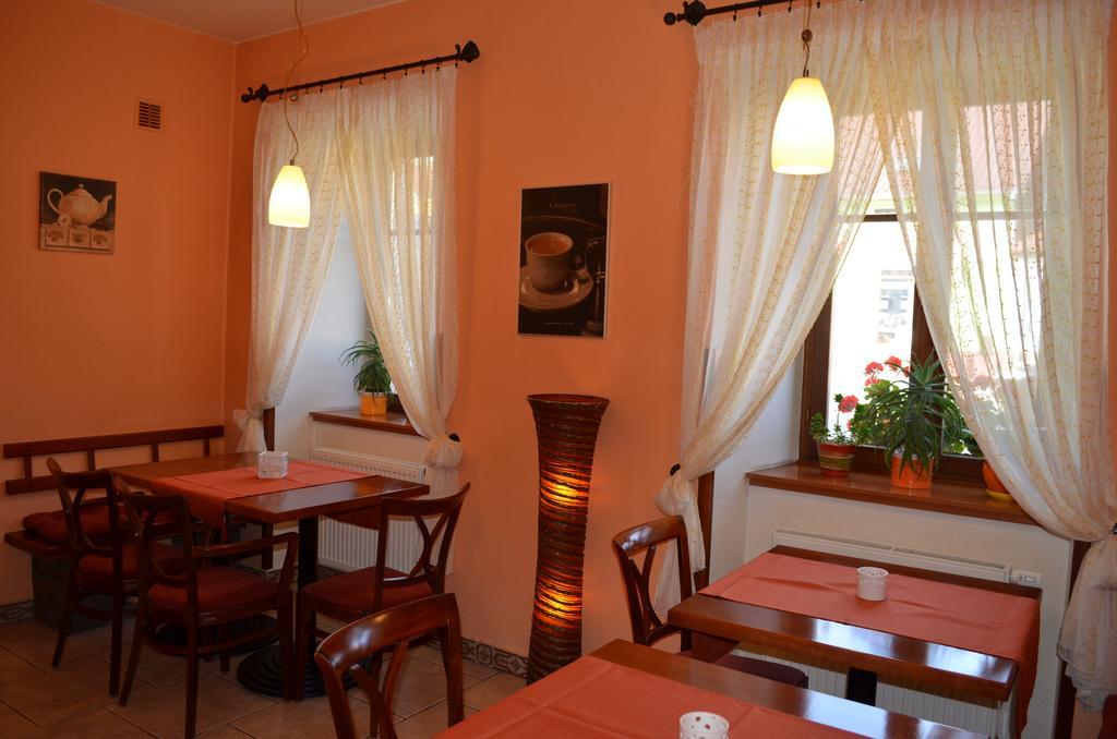 Hotel U Kapra Łaźnie Bělohrad Zewnętrze zdjęcie
