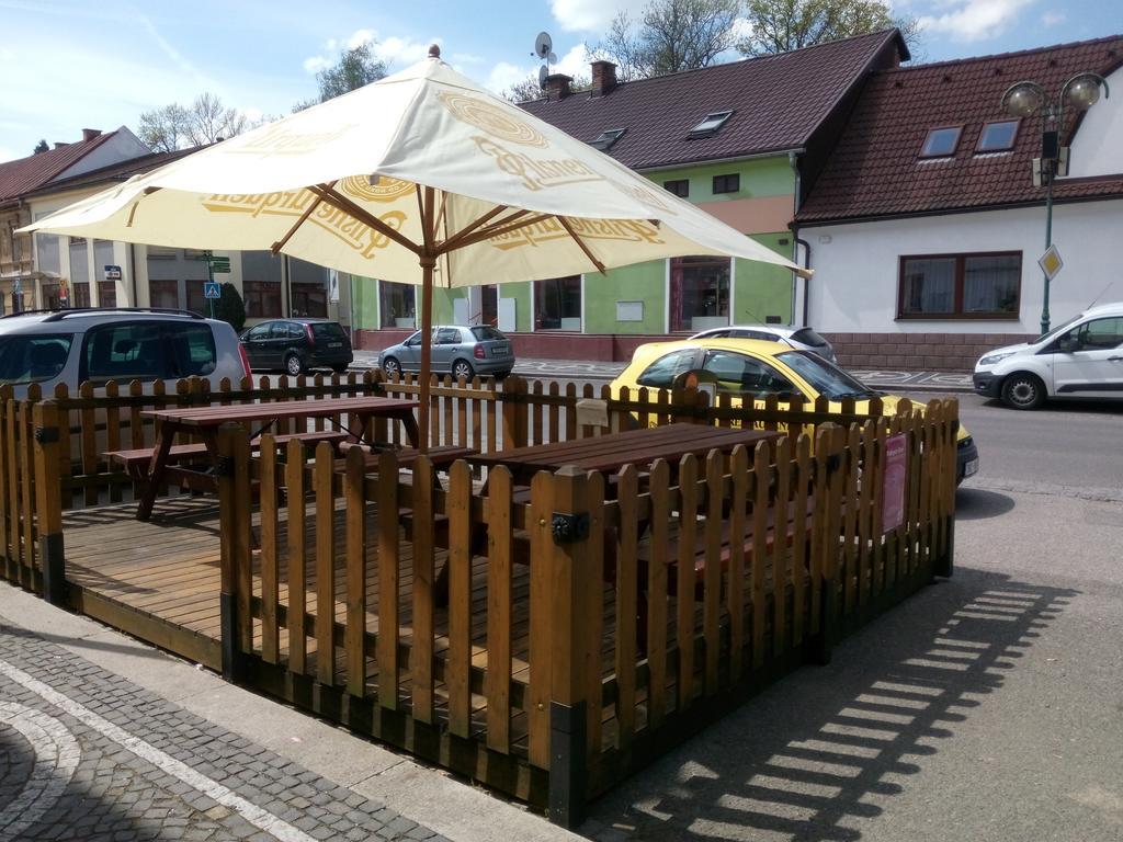 Hotel U Kapra Łaźnie Bělohrad Zewnętrze zdjęcie